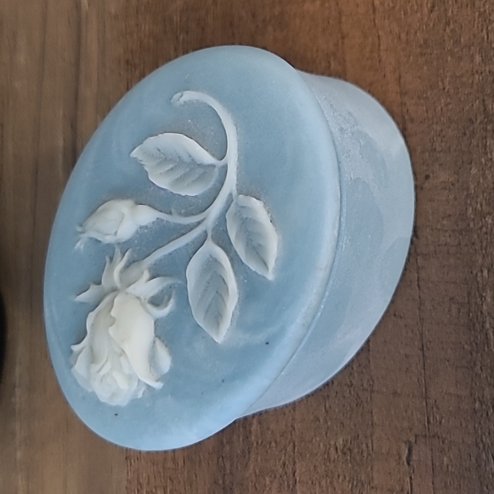 VINTAGE Blue and White Trinket Box